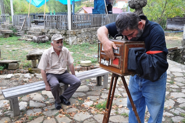 Baba yadigarı fotoğraf makinasıyla geçmişin izlerini canlı tutuyor